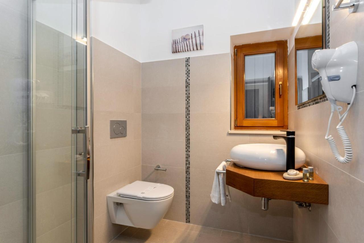 Hotel Tomazici Santalezi Exteriér fotografie