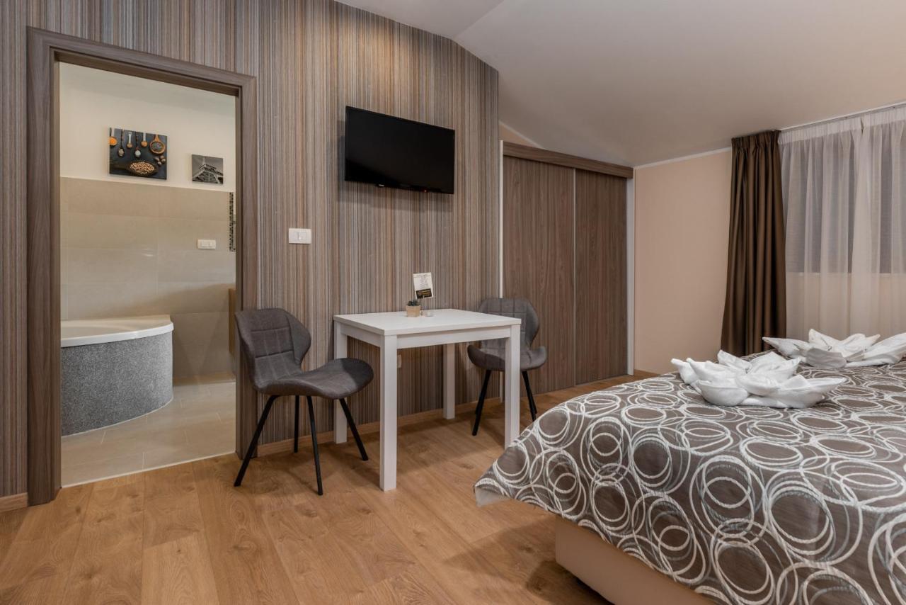 Hotel Tomazici Santalezi Exteriér fotografie