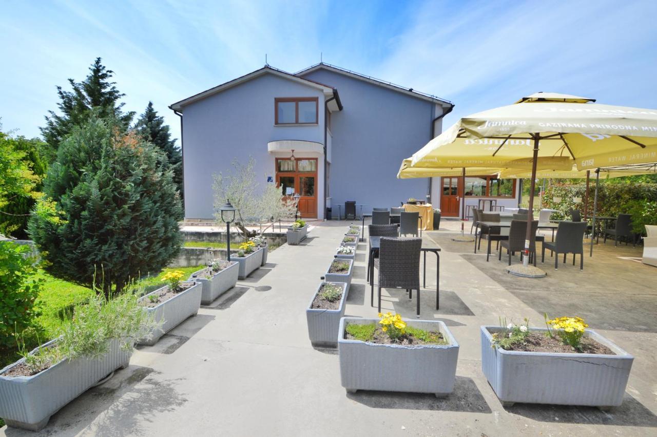Hotel Tomazici Santalezi Exteriér fotografie